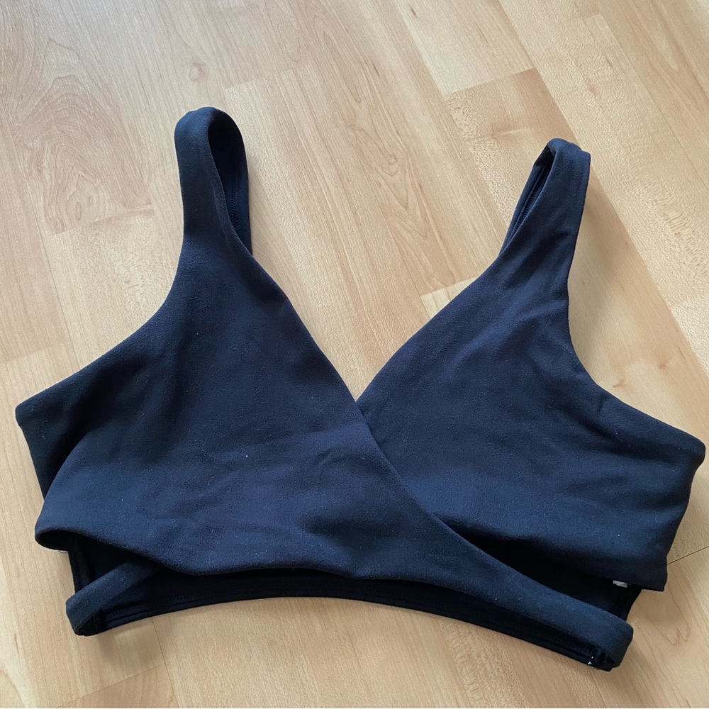Gilly hicks black wrap sports bra small